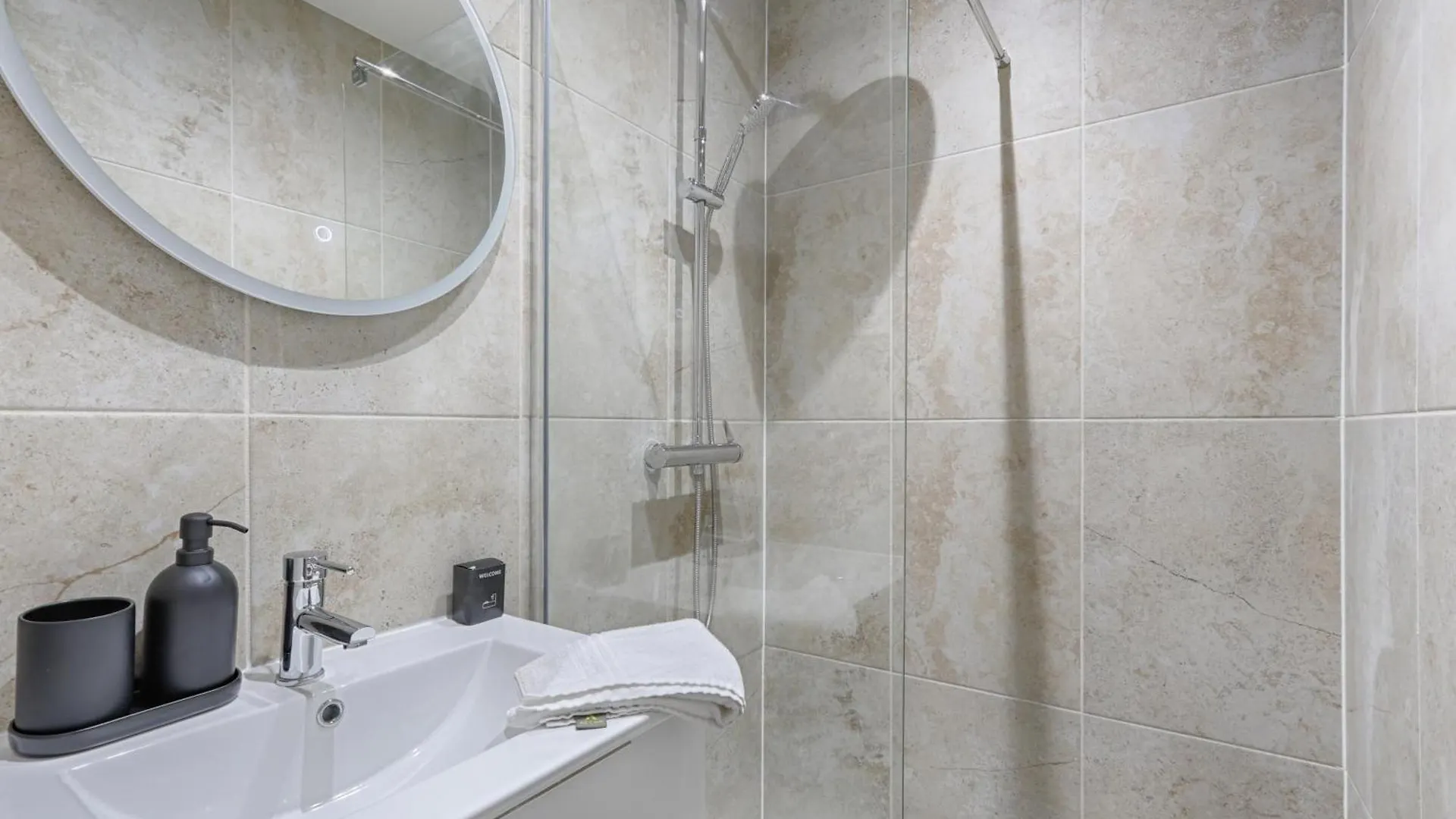 Montmartre Seveste II Magnifique Appartement 2Br Paris Apartment