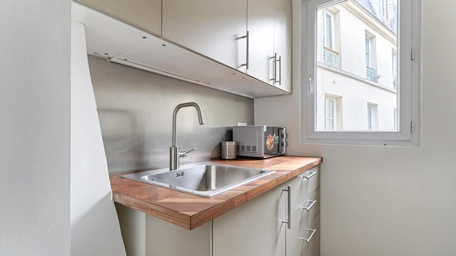Montmartre Seveste II Magnifique Appartement 2Br Parijs 0*,  Frankrijk